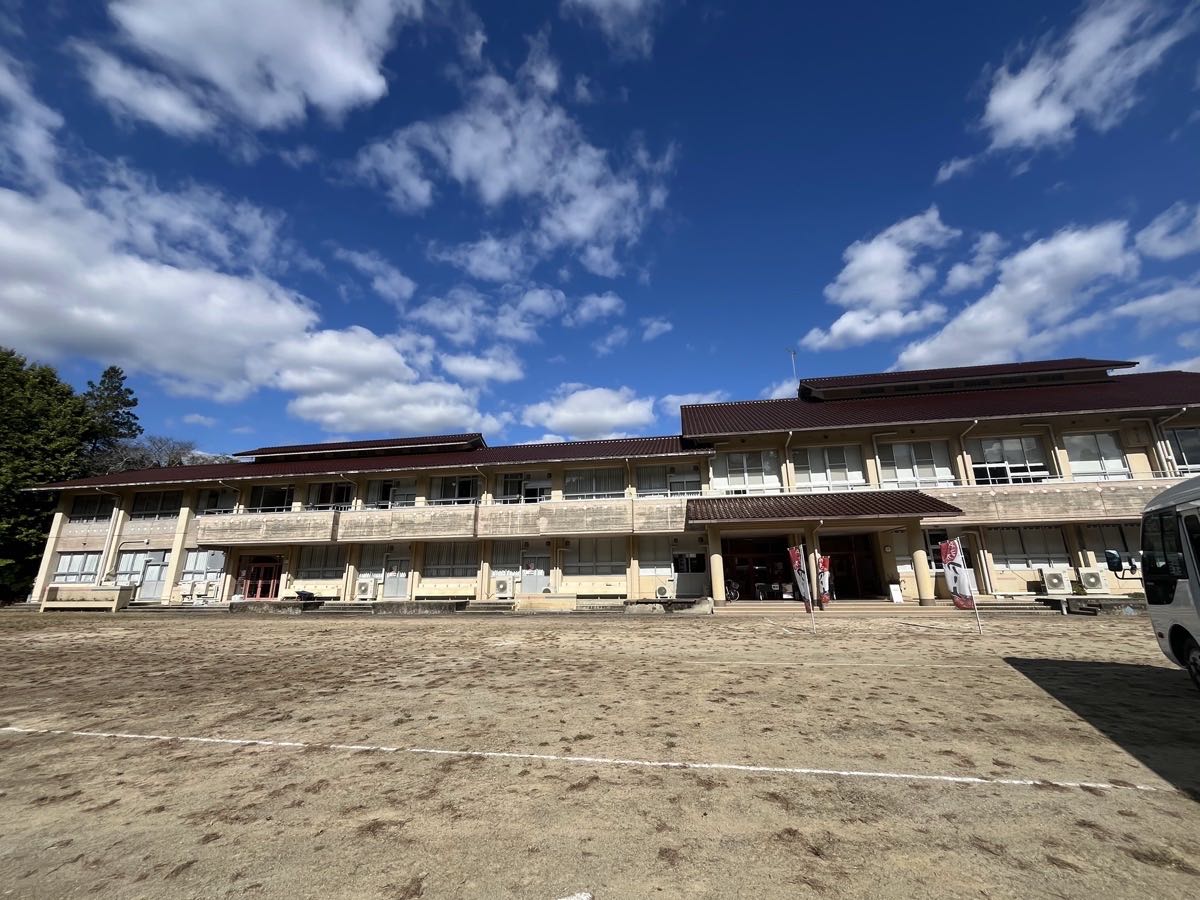 やまがアートフェスティバル2025 ① 会場・山鹿ベース（小学校跡地）