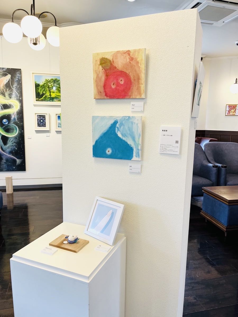 門司港グループ展 ① みらいの作品展示（りんご・水の絵と立体作品）